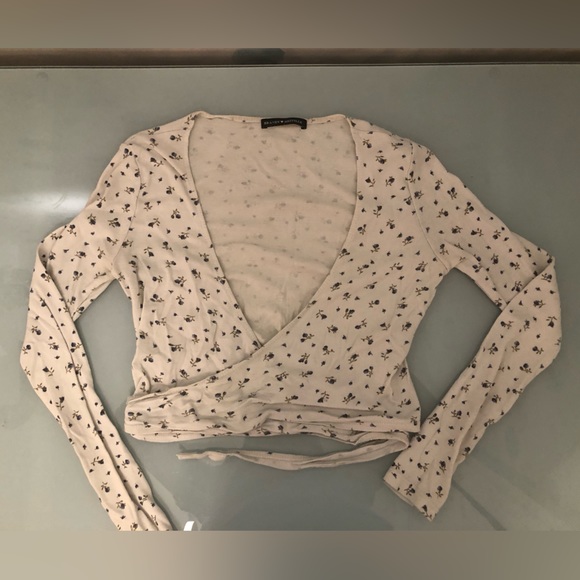 Brandy Melville Wrap top - Picture 1 of 2